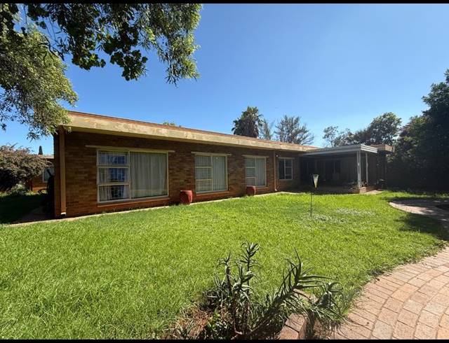 3 BEDROOM HOUSE FOR SALE IN VANDERBIJLPARK SE 2